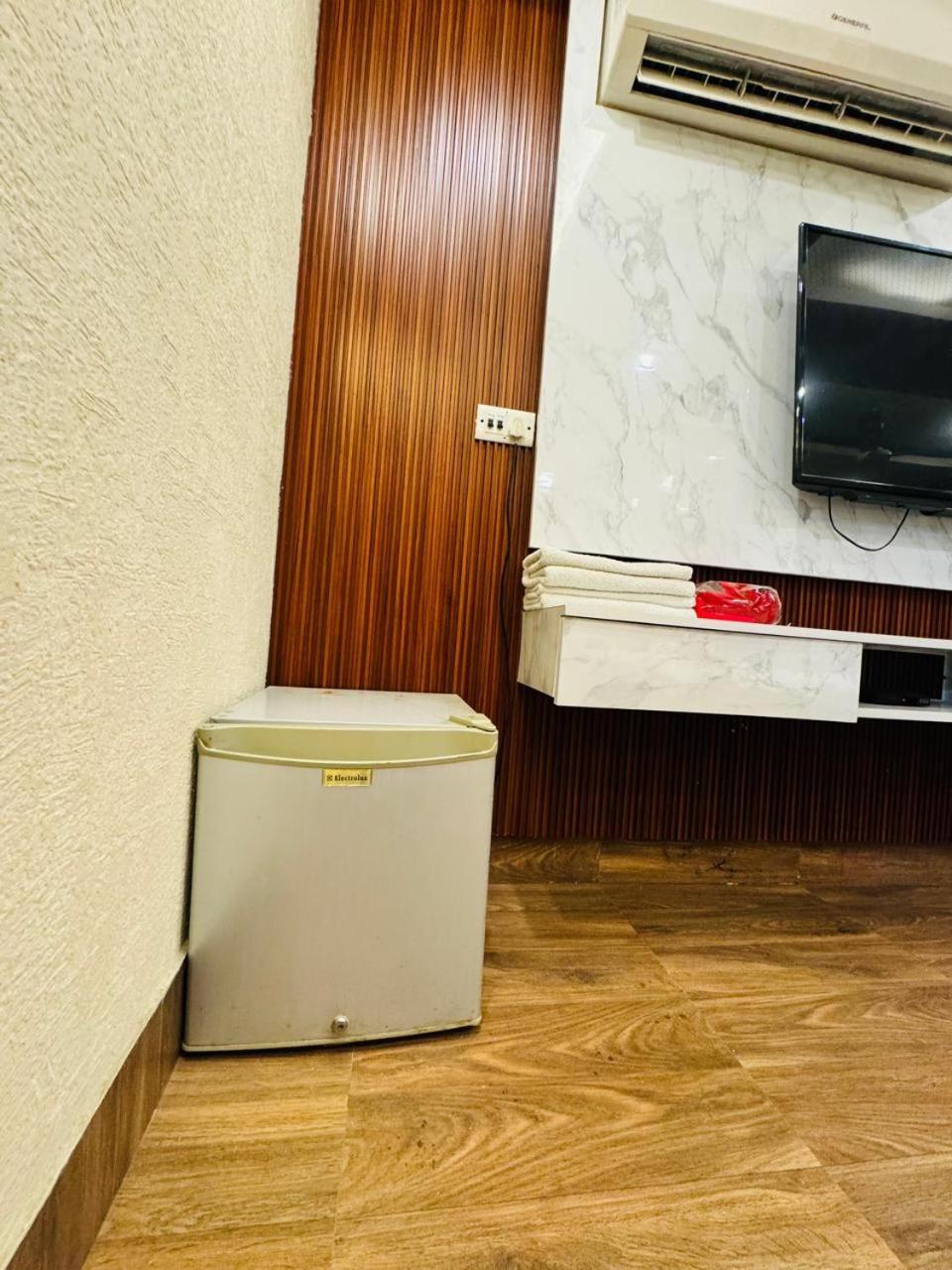 Hotel Dayal Regency, Shushant Lok Sector 29, Near Fortis Hospital Gurgaon Exterior photo